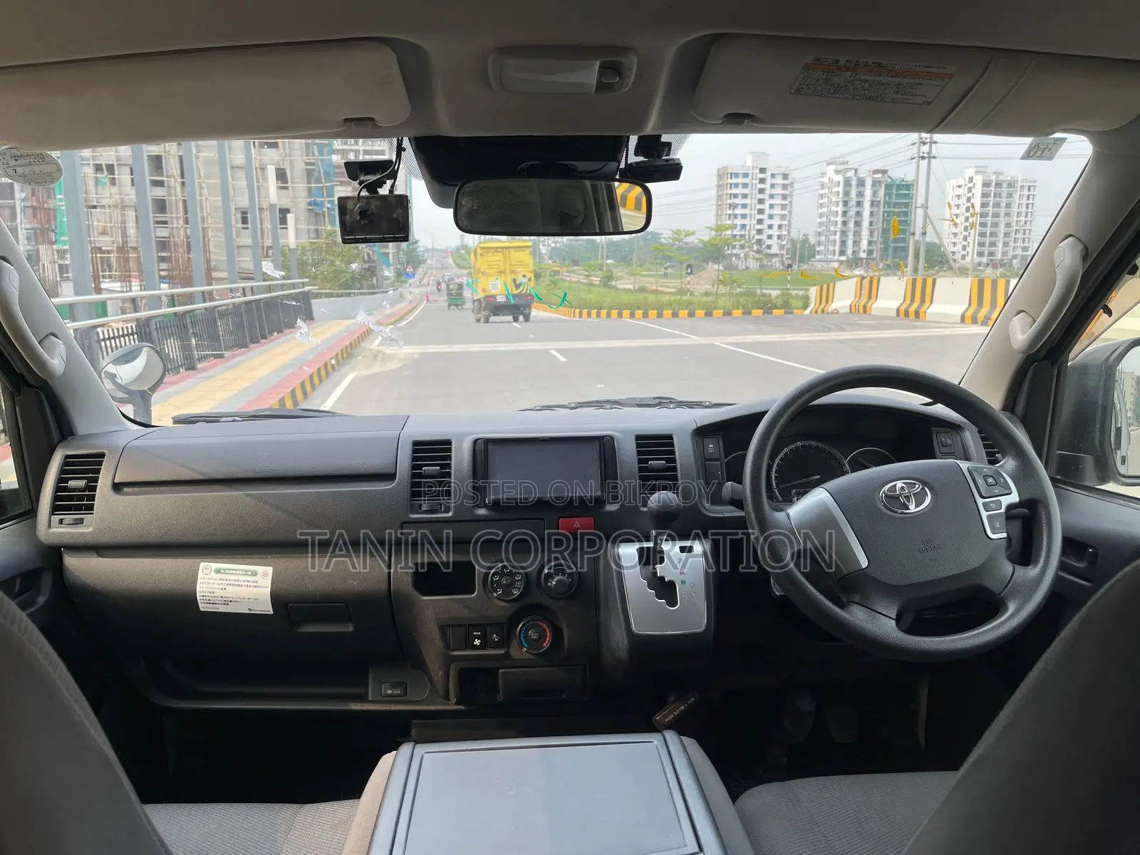 Toyota Hiace DX Dual AC TRH 2020