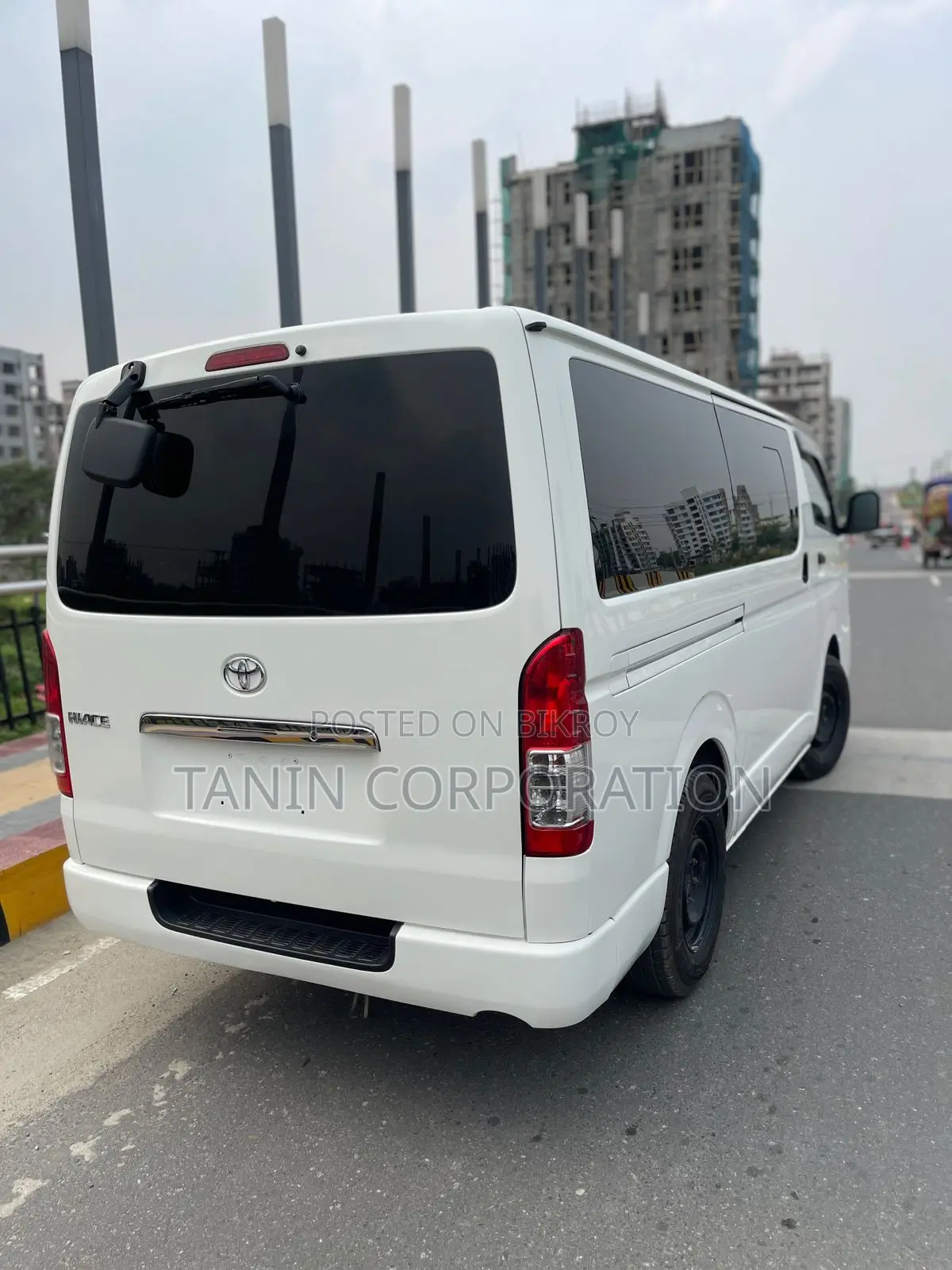Toyota Hiace DX Dual AC TRH 2020