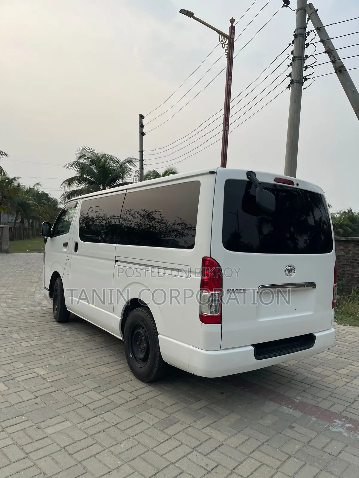Toyota Hiace DX Dual AC TRH 2020