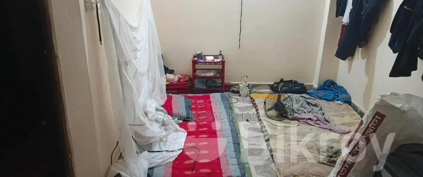 Bachelor seat available in the drawing room in Mirpur 11 area.