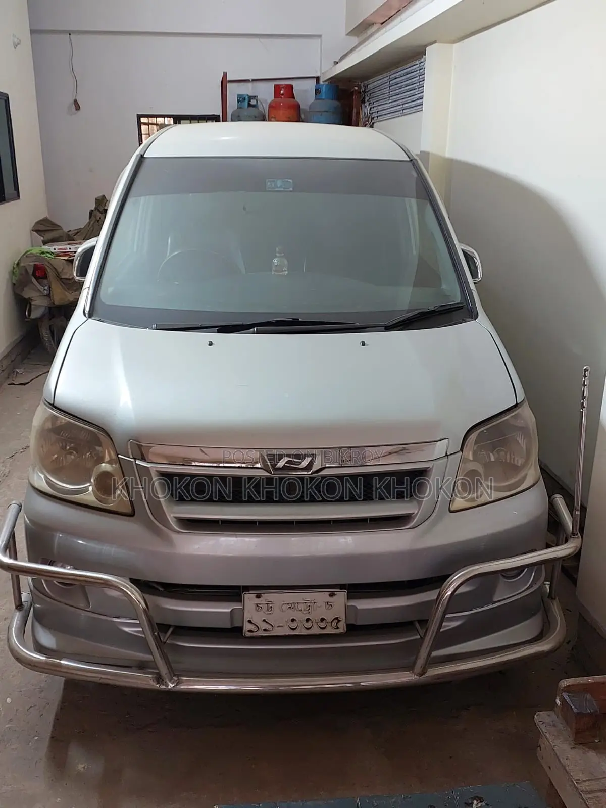 Toyota Noah 2004