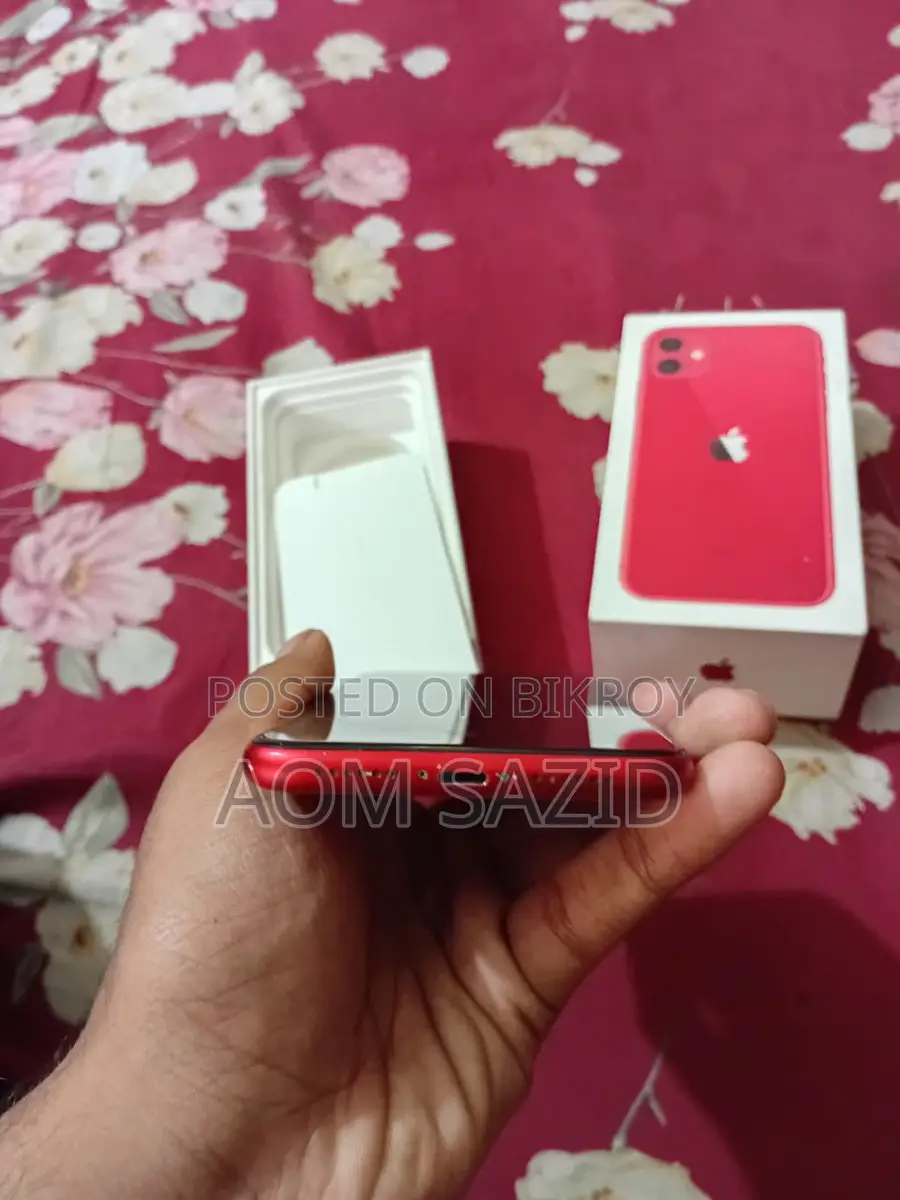 Apple iPhone 11 /128 gb (with box) (Used)
