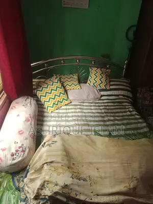 একটি খাট বিক্রি হবে