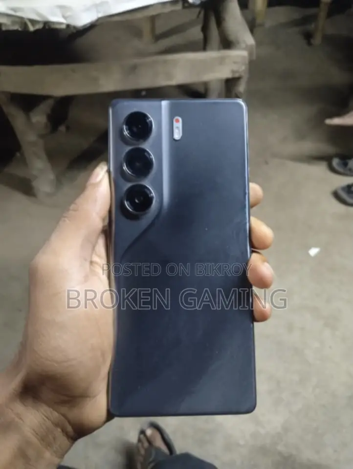 Tecno Camon 40 Pro . (Used)