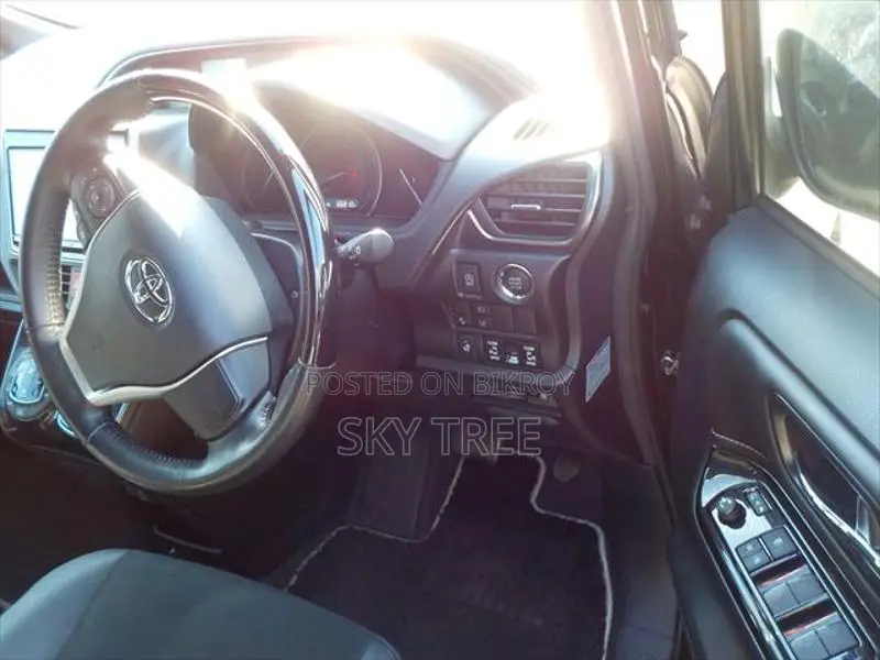 Toyota Esquire Gi Premium Package 2021