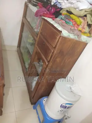 Used showcase for sale