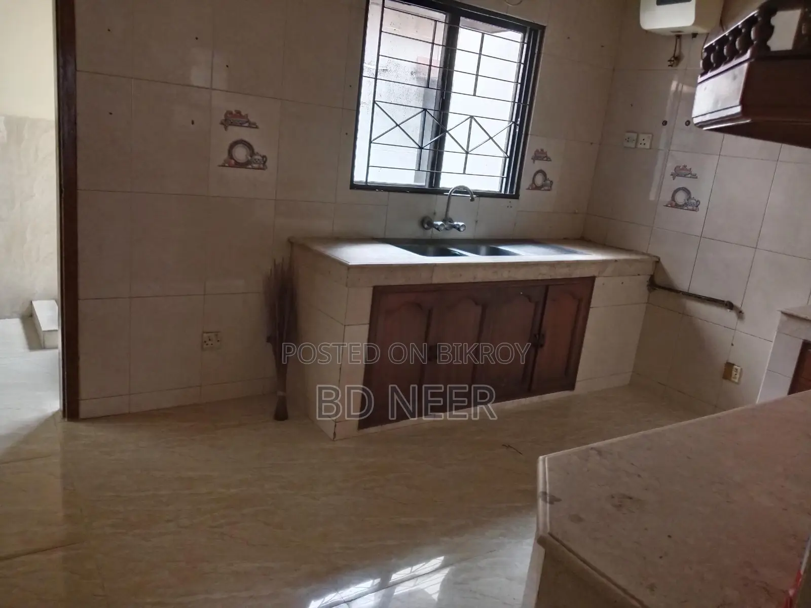 pretty looking 2400 sft 3 Bed room apt rent in banani South