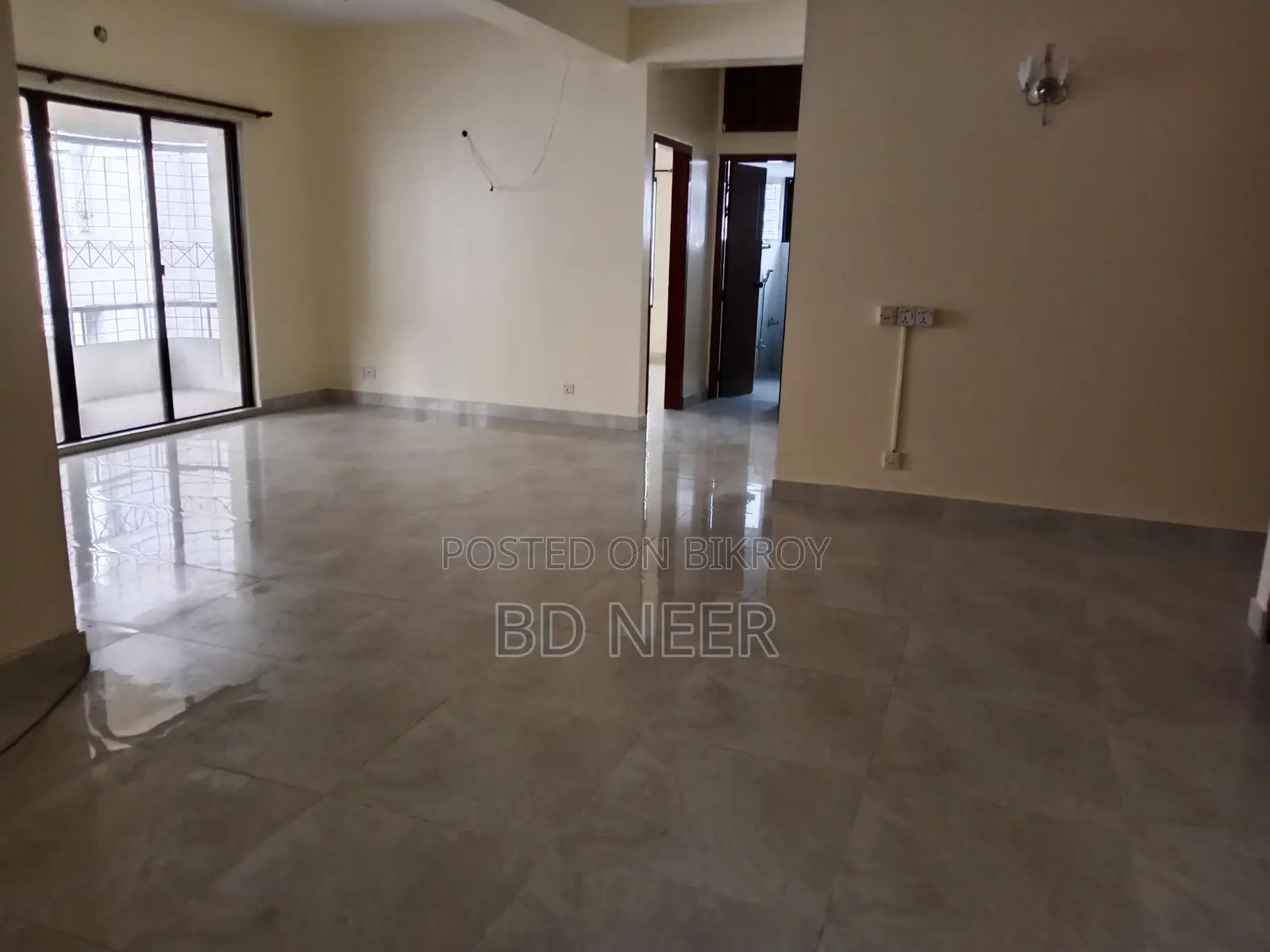 pretty looking 2400 sft 3 Bed room apt rent in banani South
