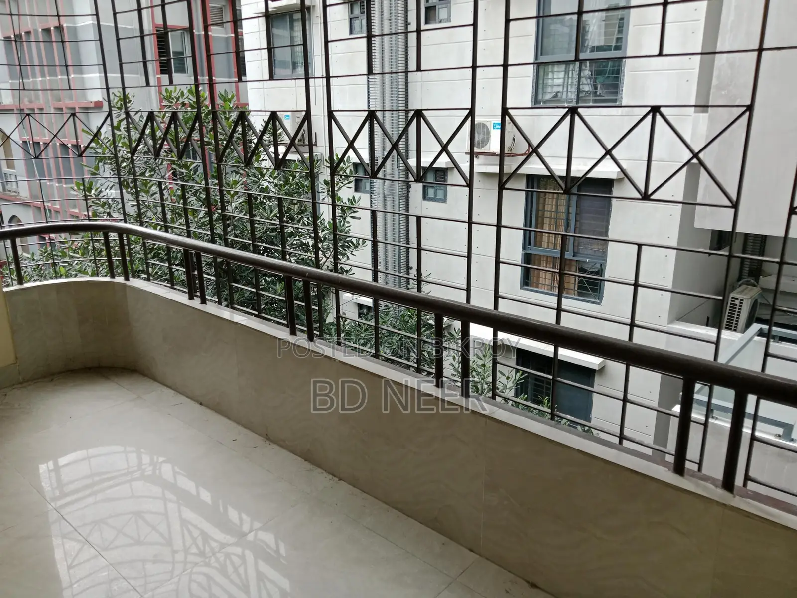 pretty looking 2400 sft 3 Bed room apt rent in banani South