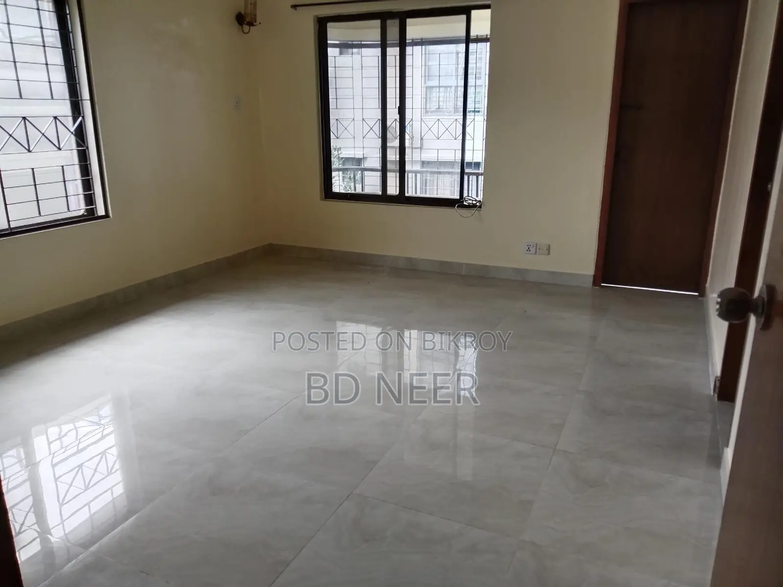 pretty looking 2400 sft 3 Bed room apt rent in banani South