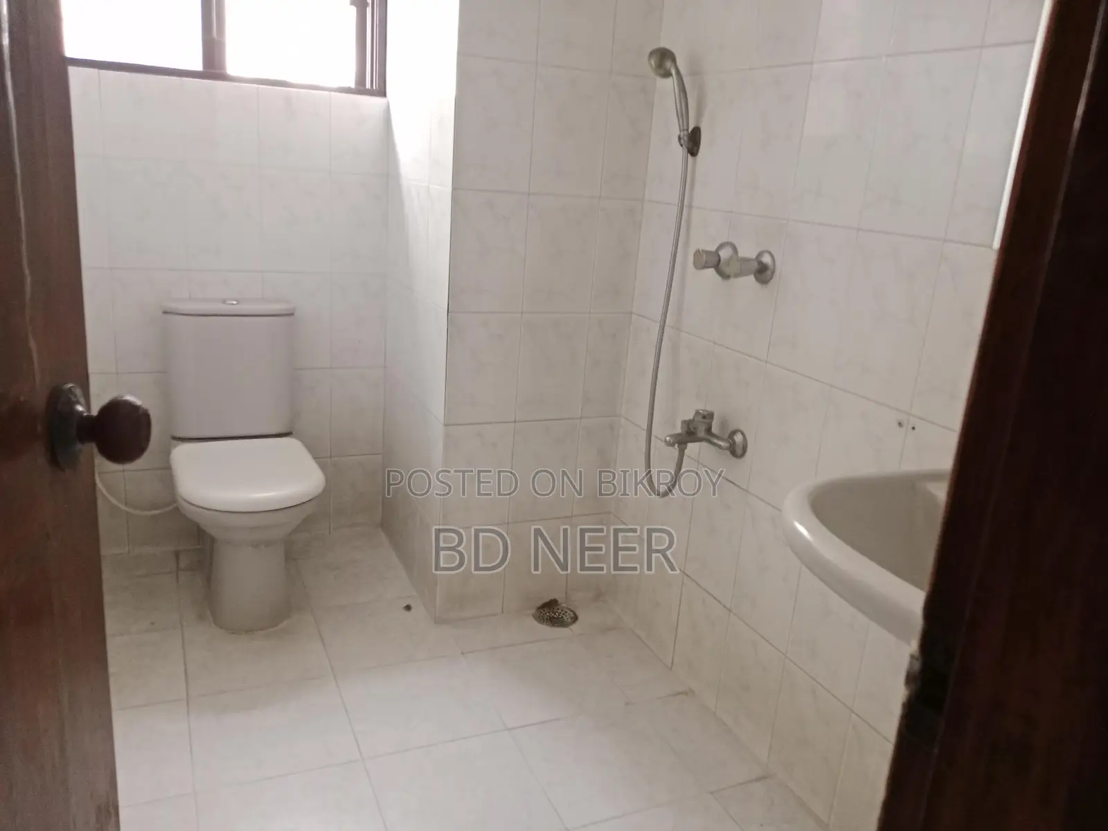 pretty looking 2400 sft 3 Bed room apt rent in banani South