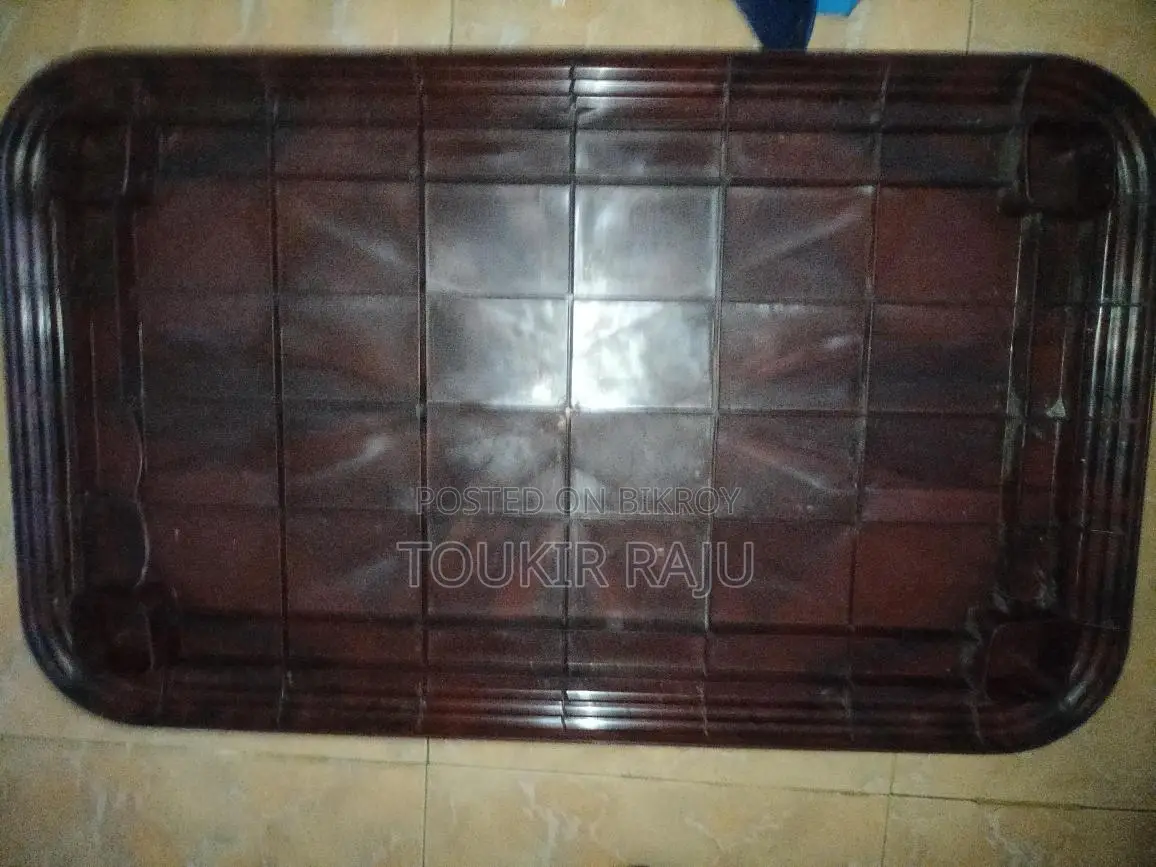প্লাস্টিক টি টেবিল