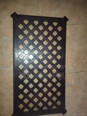 প্লাস্টিক টি টেবিল