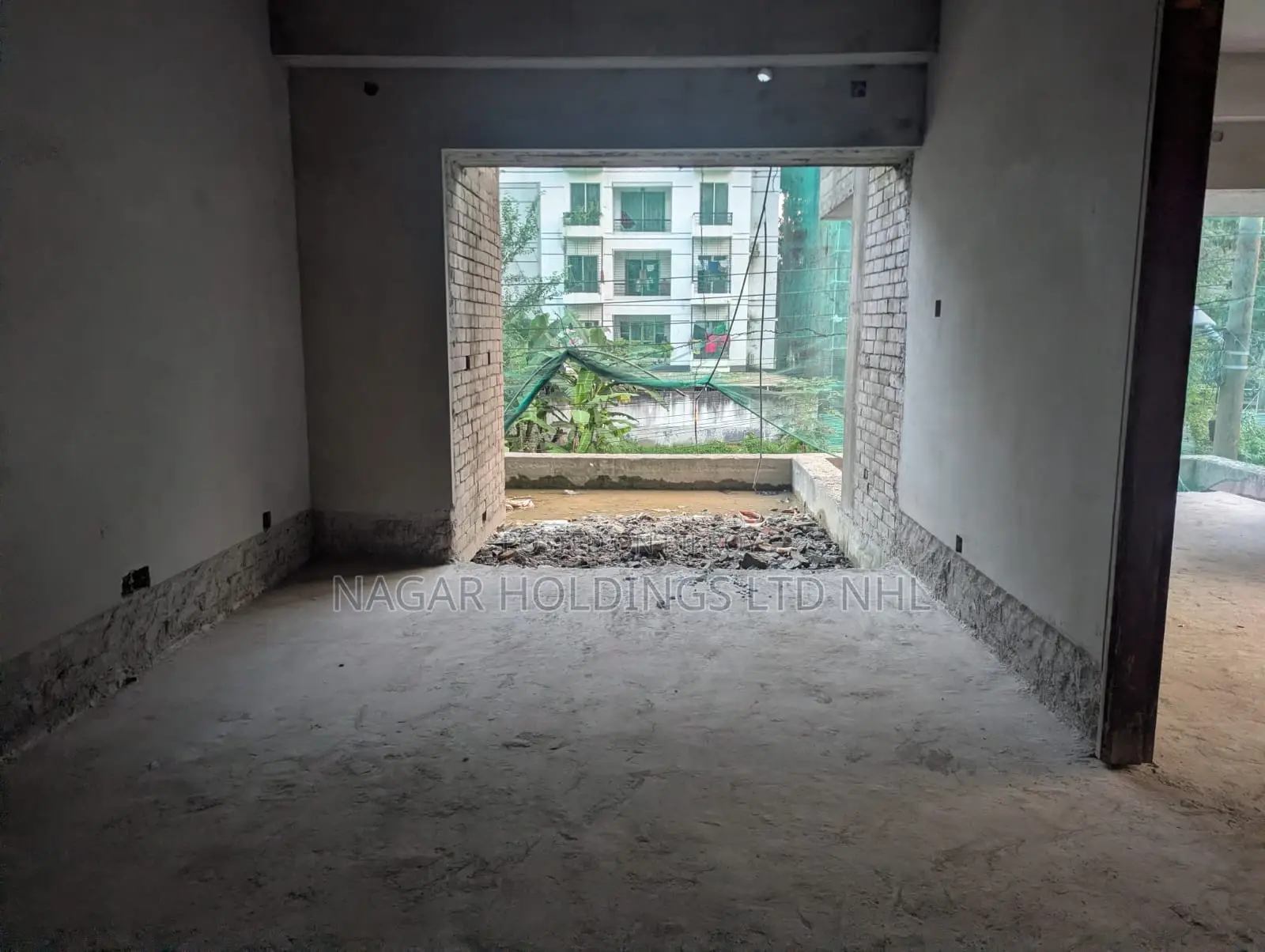 Buy a south-facing apartment near 300 Feet in Bashundhara.
