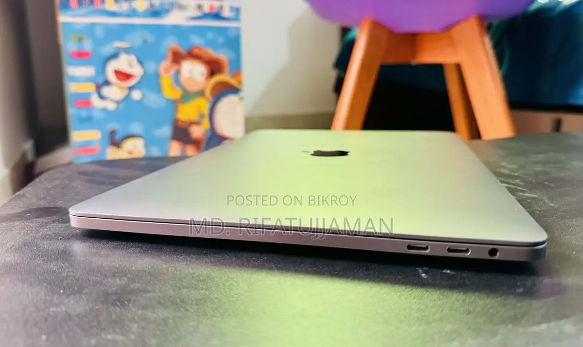 MacBook Pro 13-inch, 2017, Four Thunderbolt 3 Ports