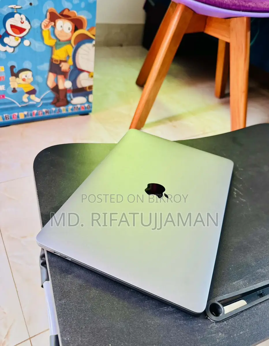 MacBook Pro 13-inch, 2017, Four Thunderbolt 3 Ports