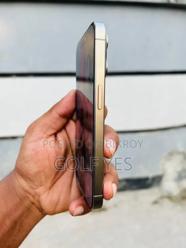 Apple iPhone 15 Pro (Used)