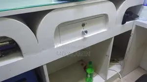 খুব সুন্দর একটা ডেক্স