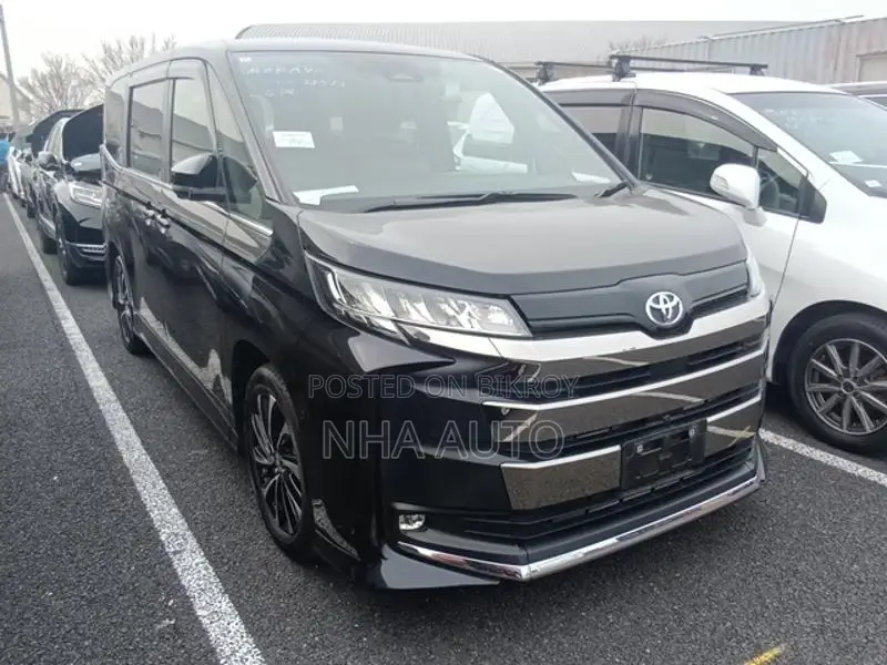 Toyota Noah SZ NON HYBRID 2023