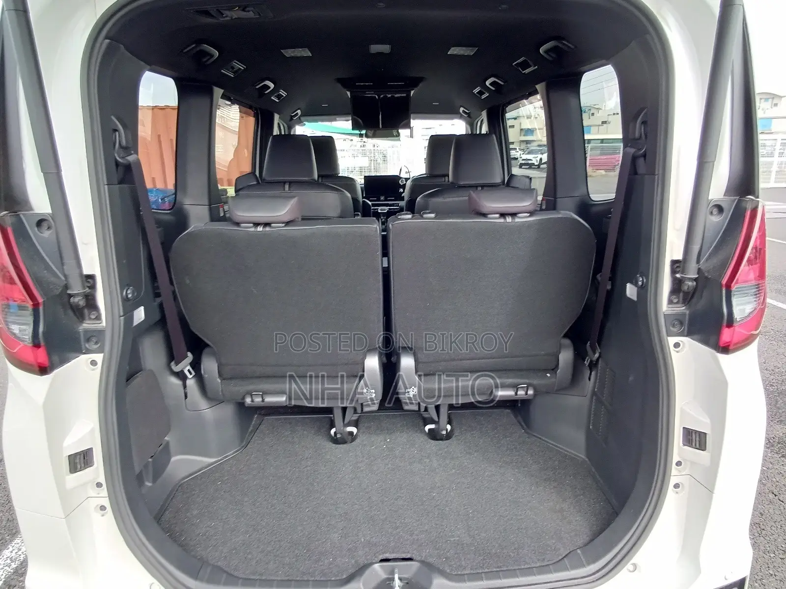 Toyota Noah SZ NON HYBRID 2023