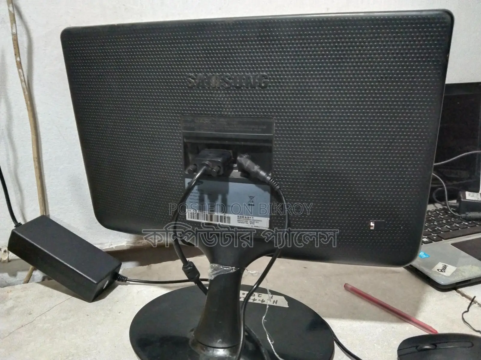 Samsung Slim Wide 100% Fresh Monitor
