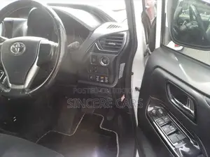 Toyota Esquire GI PREMIUM NON HYB 2021