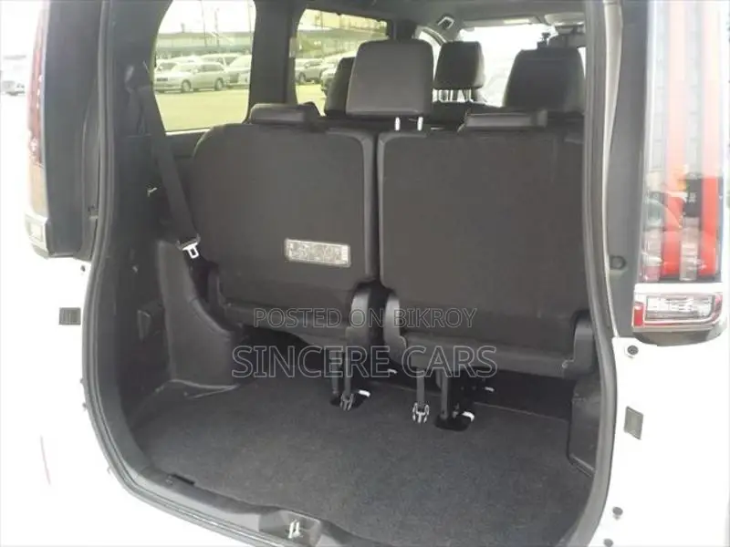 Toyota Esquire GI PREMIUM NON HYB 2021