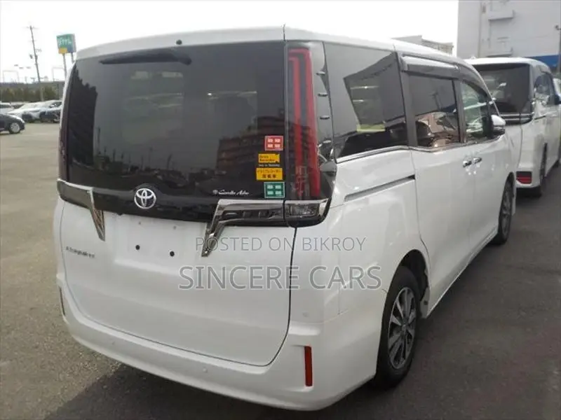 Toyota Esquire GI PREMIUM NON HYB 2021