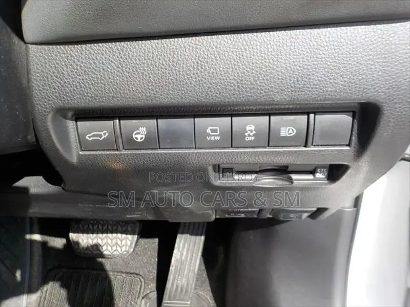 Toyota Harrier Non Hybrid Z Pearl 2021