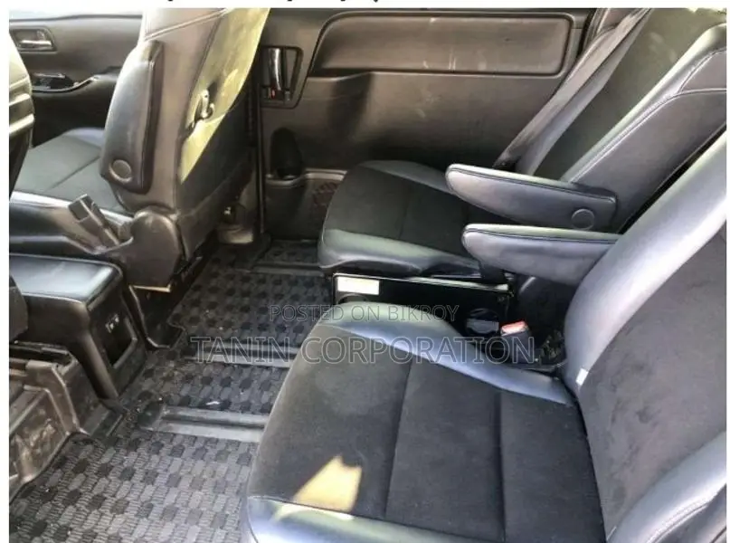 Toyota Noah Hybrid WXB V-3 2021