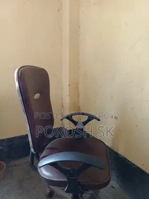 সুন্দর কন্ডিশনের চেয়ার