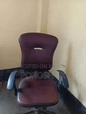 সুন্দর কন্ডিশনের চেয়ার