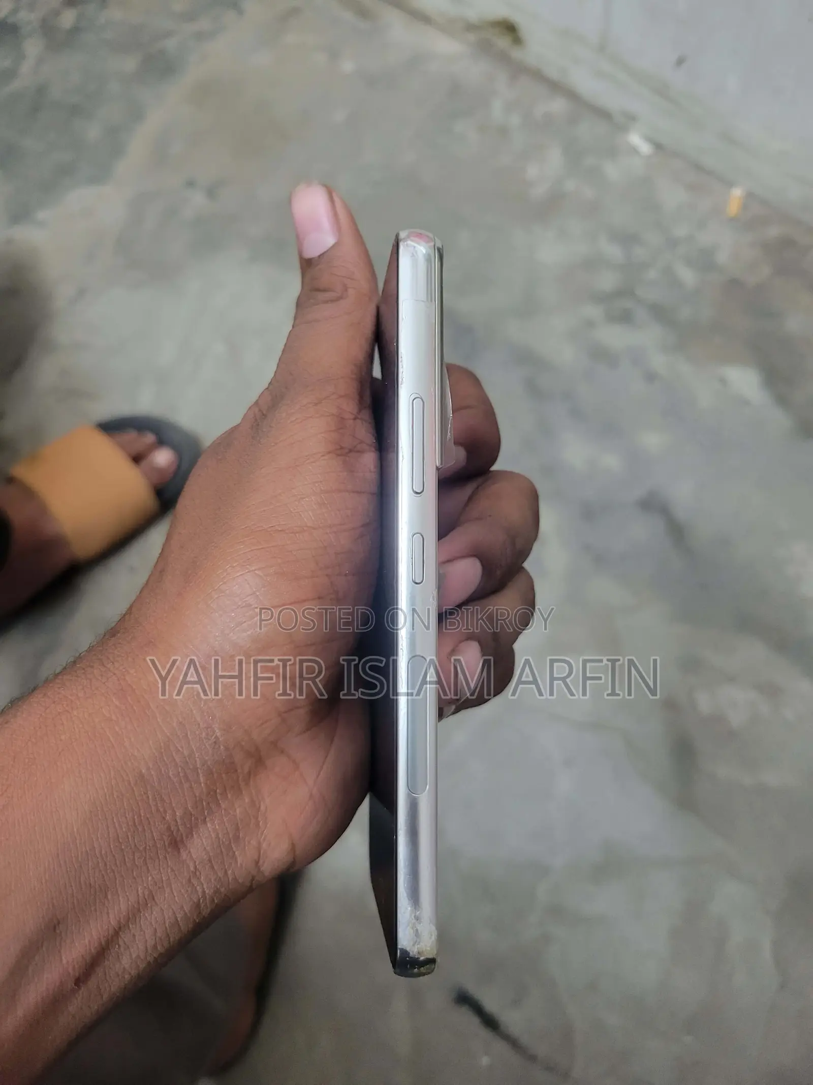 Samsung Galaxy S22 (Used)
