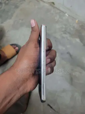 Samsung Galaxy S22 (Used)