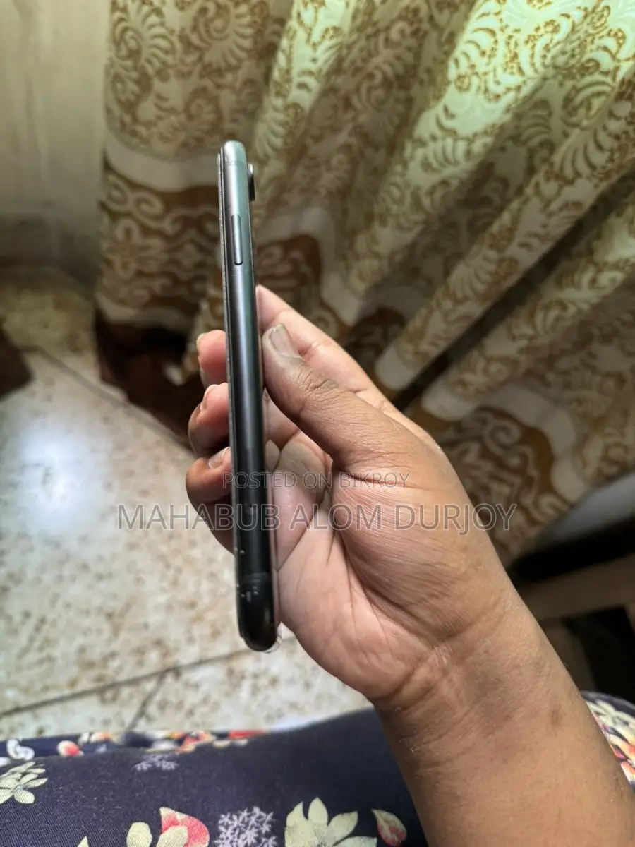 Apple iPhone XR 128 GB (Used)