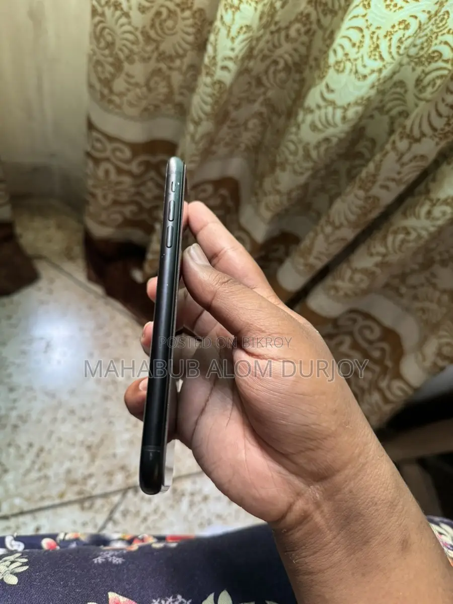 Apple iPhone XR 128 GB (Used)