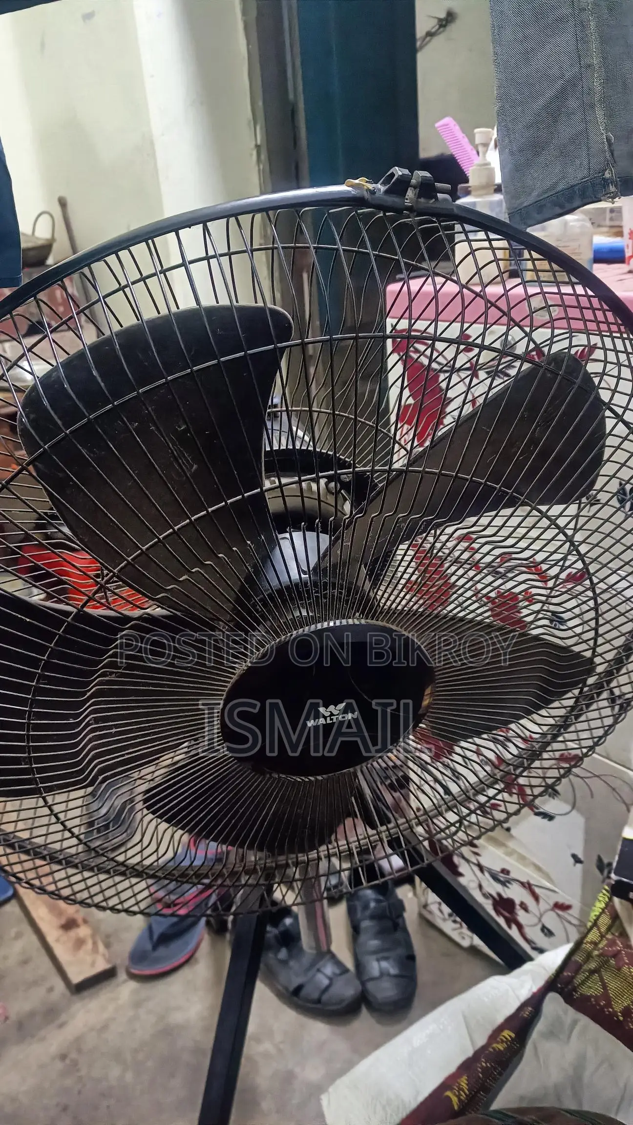 Walton 24 inch tripod fan
