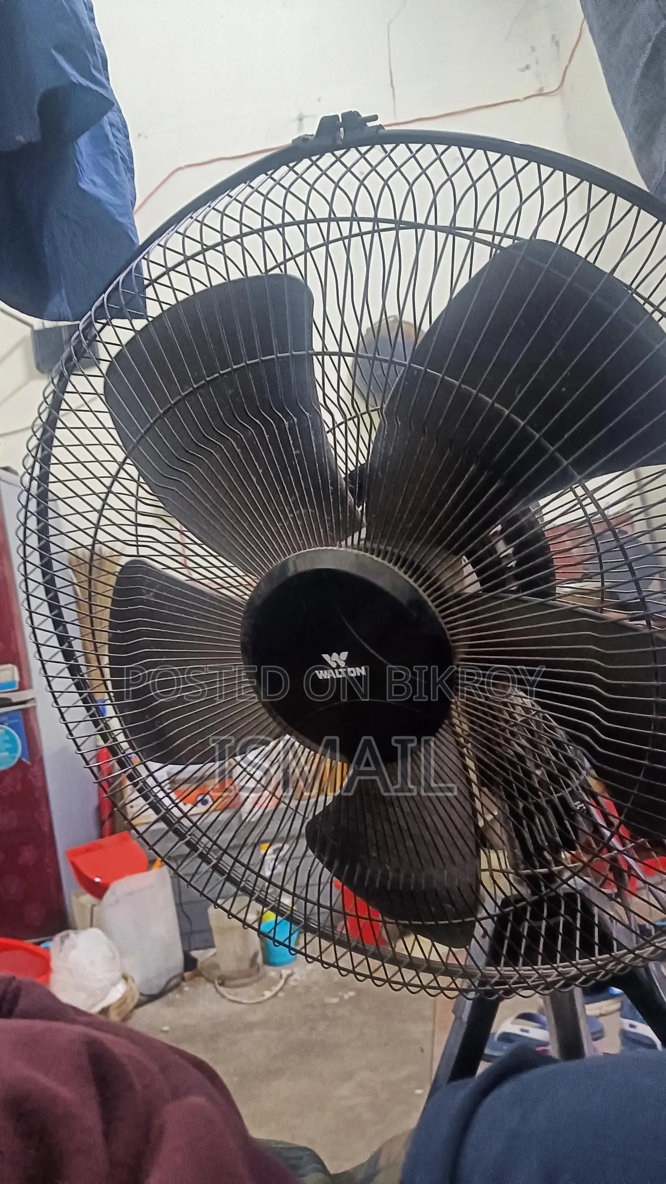 Walton 24 inch tripod fan