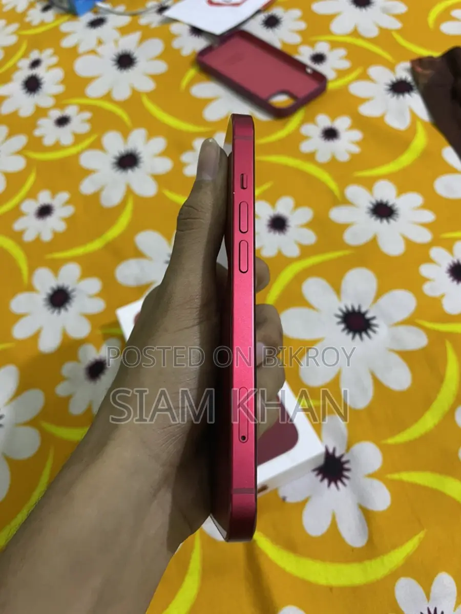 Apple iPhone 13 . (Used)