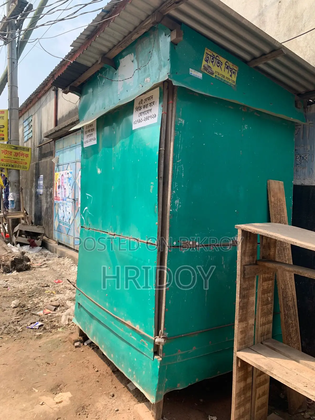 চা-পানের জন্য অস্থায়ী টং দোকান