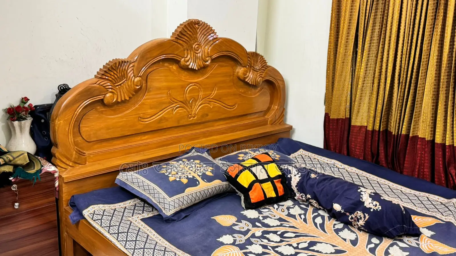 Semi-Box Bed