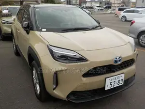 Toyota Yaris Cross G Beige & Black 2021