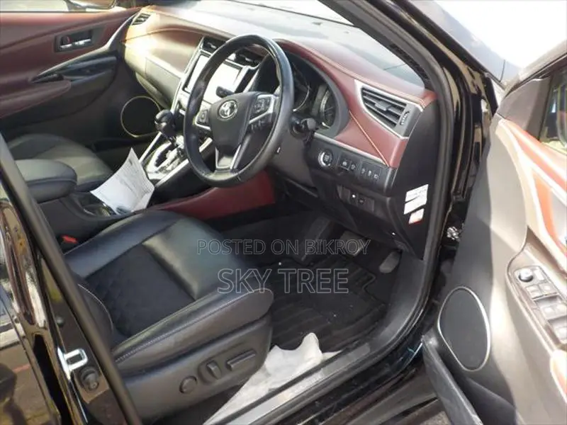Toyota Harrier Premium Pack. 2020
