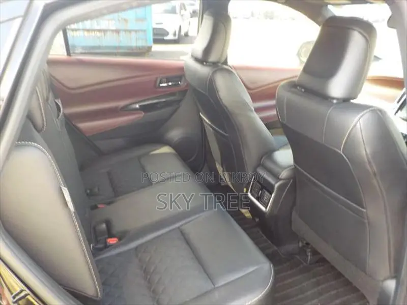 Toyota Harrier Premium Pack. 2020
