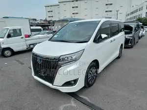 Toyota Esquire Gi Premium HV Pearl 2020