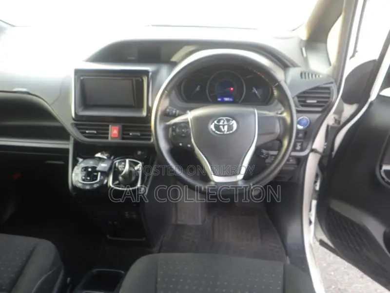 Toyota Esquire Gi Premium HV Pearl 2020