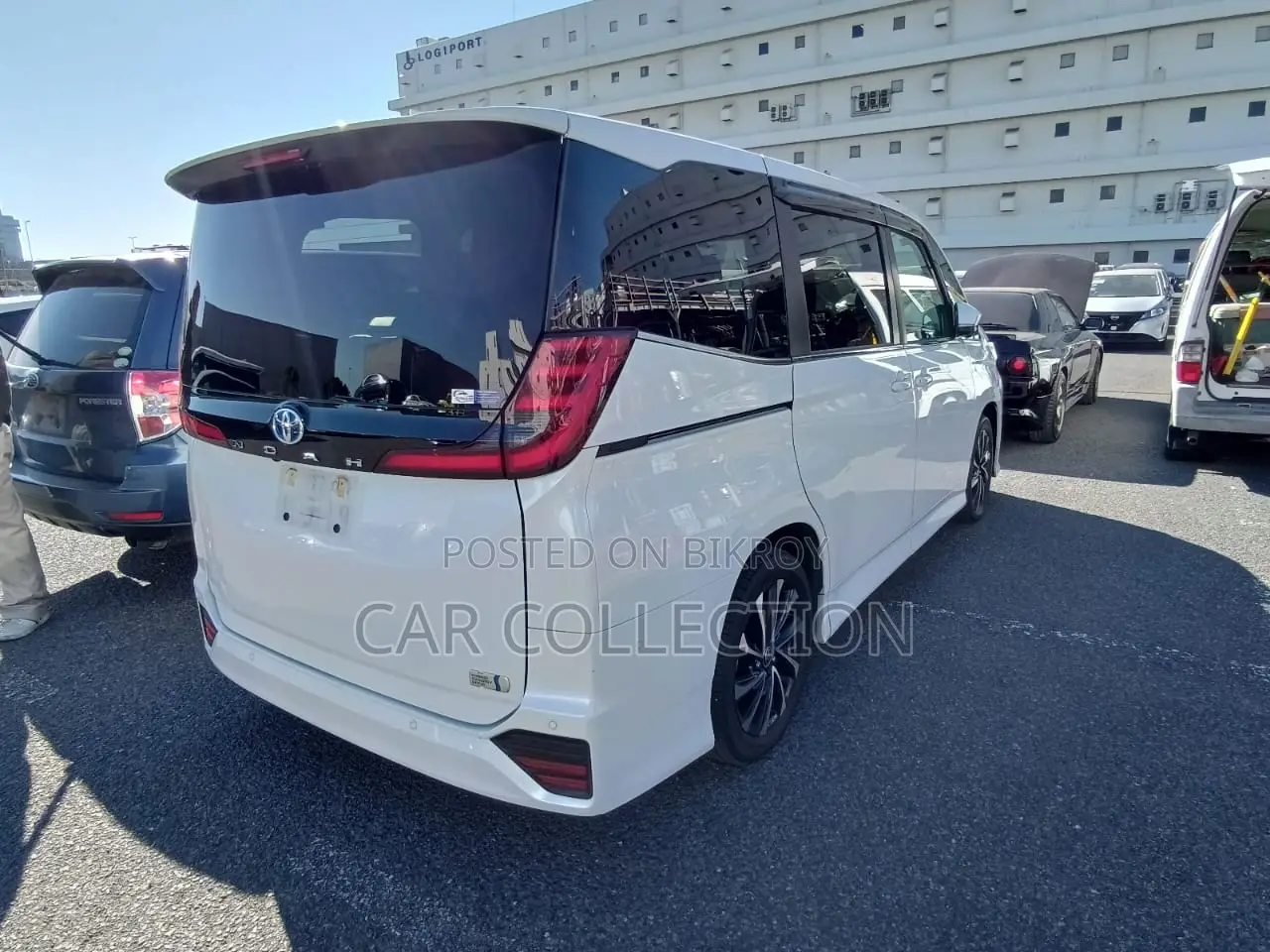 Toyota Noah SZ Hybrid Pearl 2022