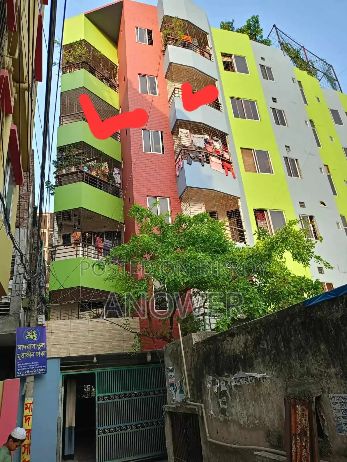 উত্তর সাথে ১০৫০ স্কয়ার ফিট + কার পার্কিং সহ ১টি ফ্ল্যাট বিক্রি করা হবে।