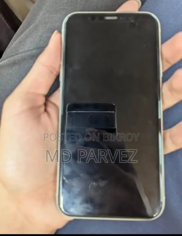 Apple iPhone 11 (Used)