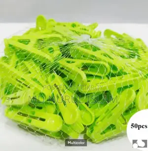 কাপড় শুকানোর সময় দ‌ড়ি‌তে আ‌টকে রাখার ক্লিপ